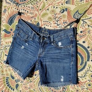 🏷3/$15 Old navy diva cut off jean shorts